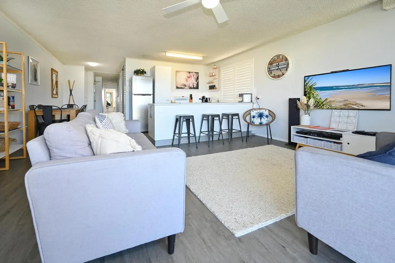 Spacious 3 Bedroom Delight - Shops & Beaches Zg1 Caloundra 0*,